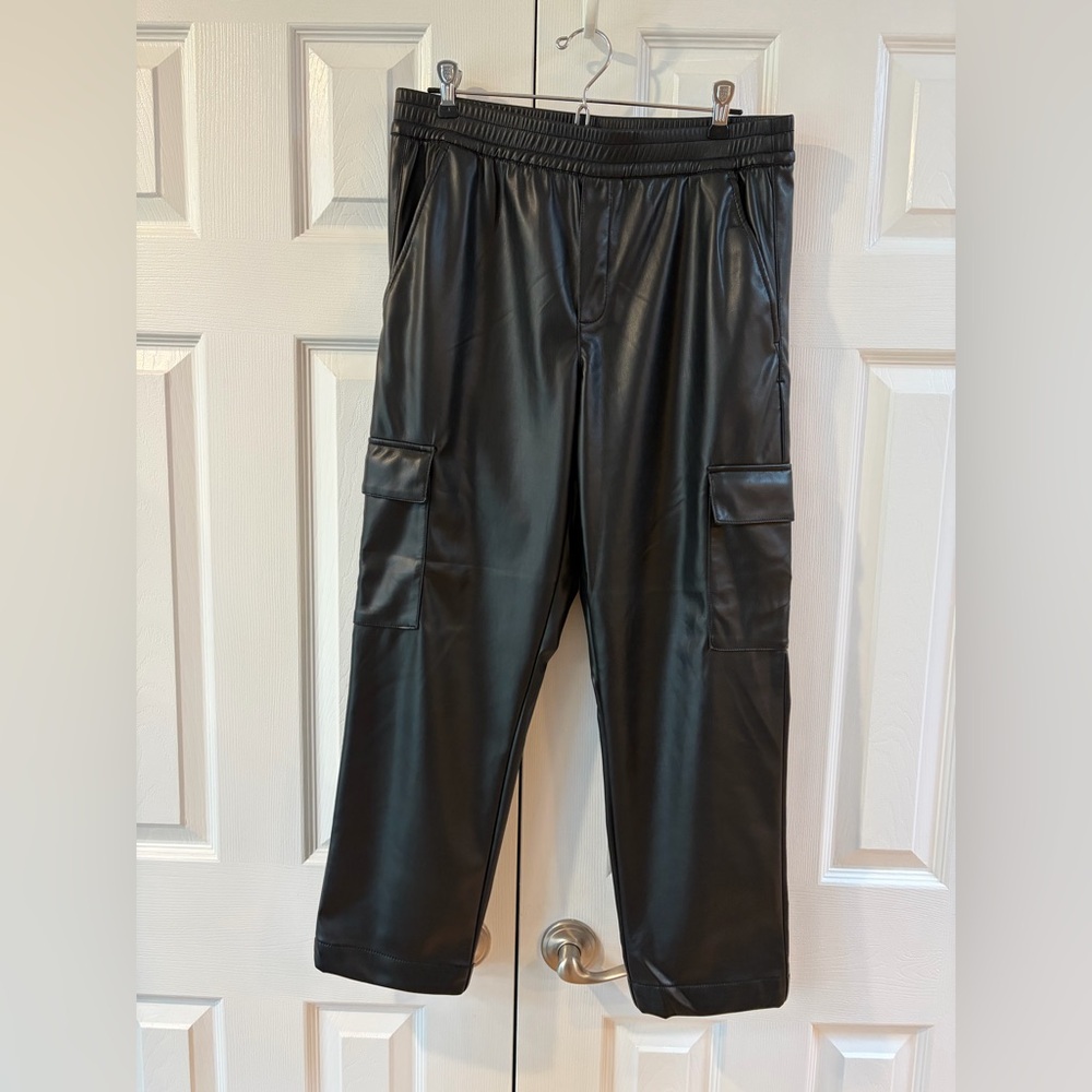 Gap Black Vegan Leather Straight Leg Cropped cargo Pants Size M
